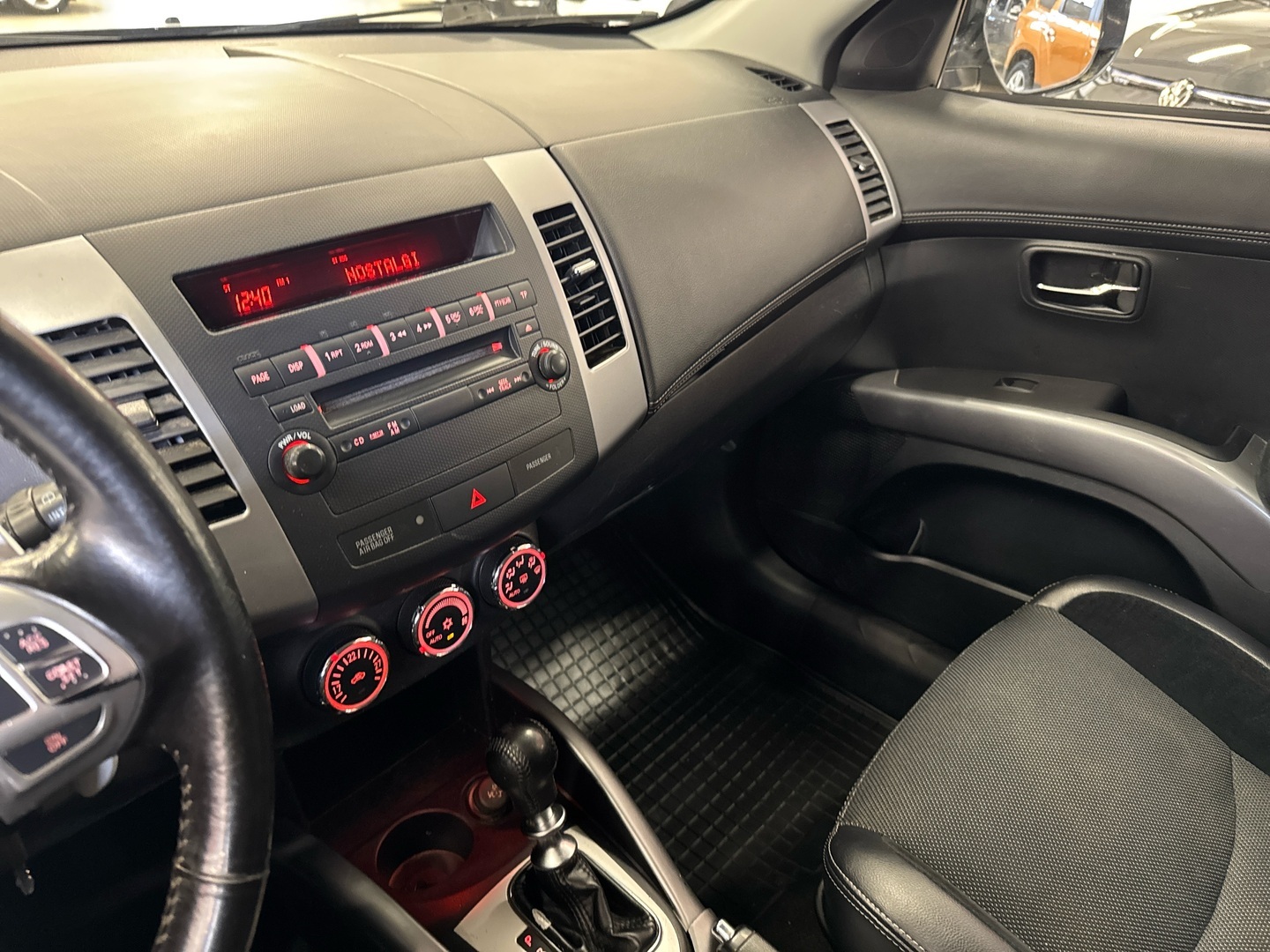 MITSUBISHI Outlander 2012