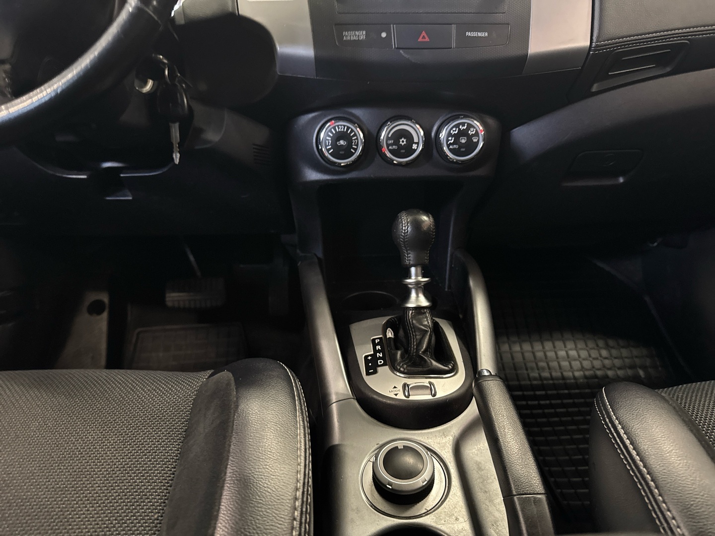 MITSUBISHI Outlander 2012