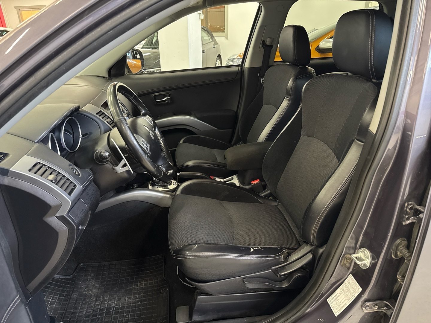 MITSUBISHI Outlander 2012