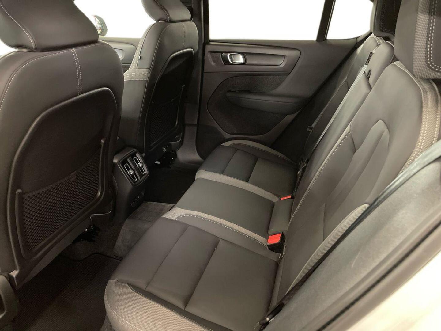 VOLVO C40 2024
