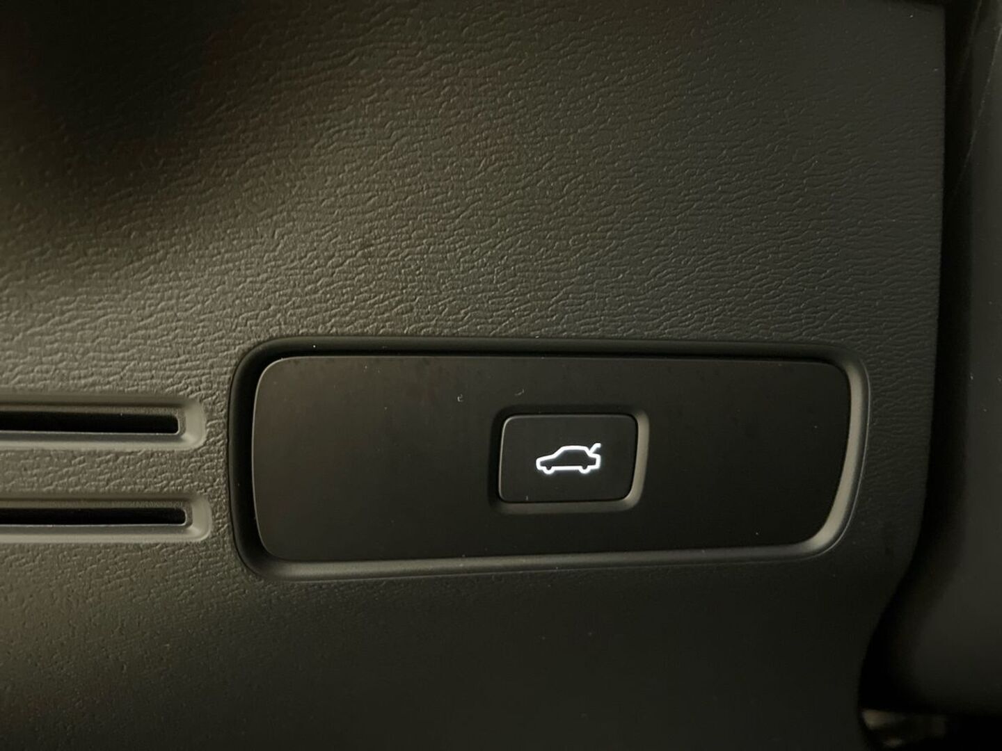 VOLVO C40 2024