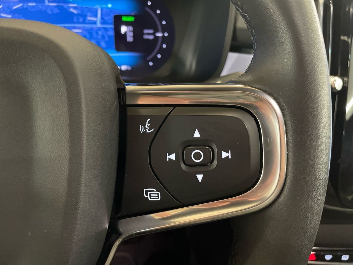 VOLVO C40 2024