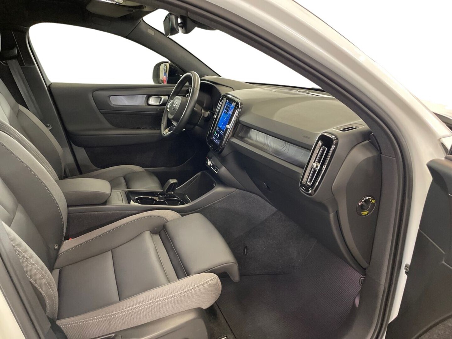 VOLVO C40 2024