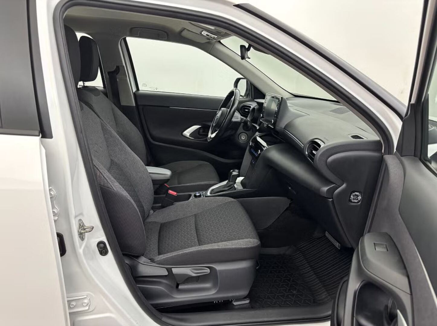 TOYOTA Yaris Cross 2023