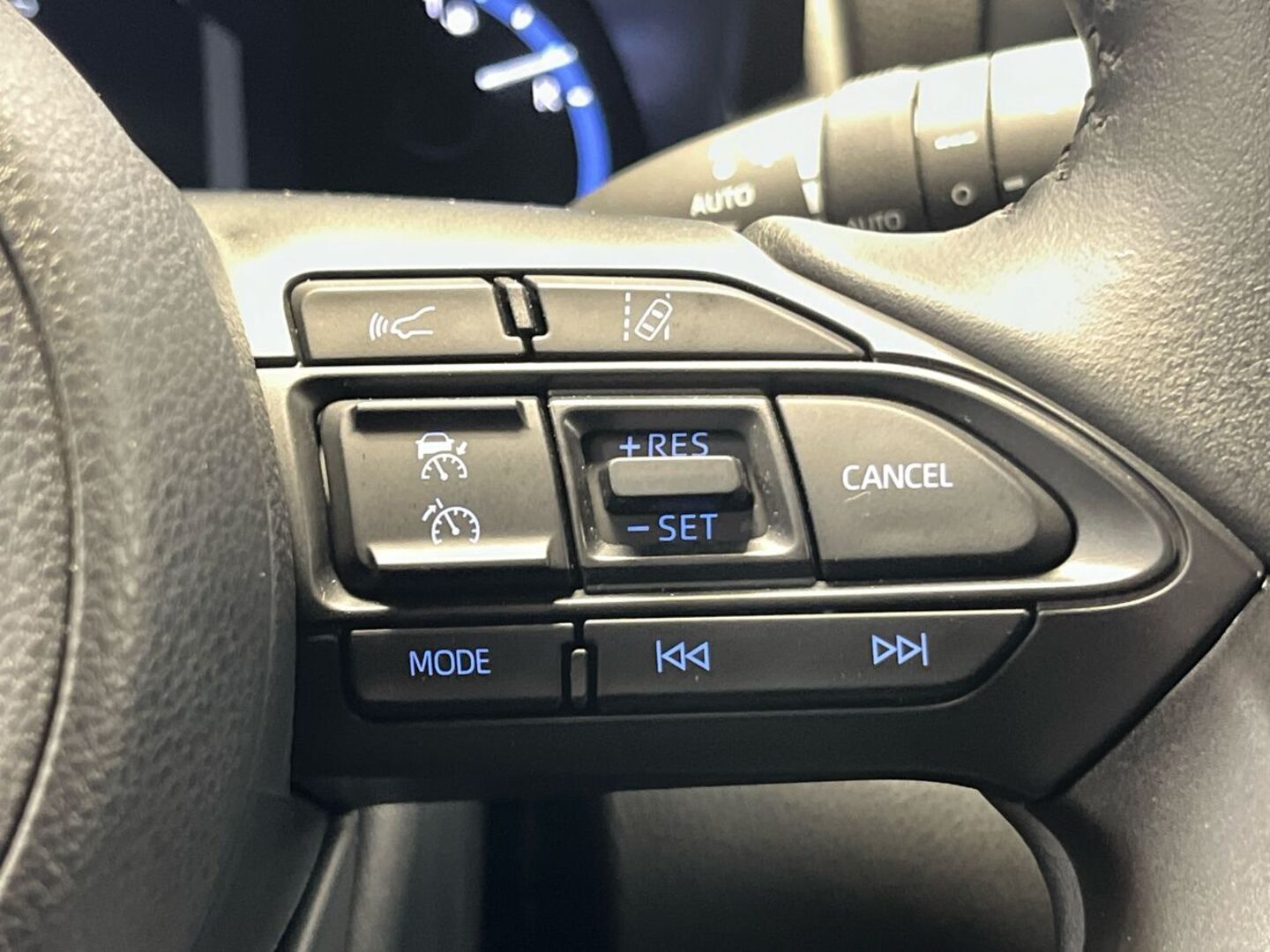 TOYOTA Yaris Cross 2024
