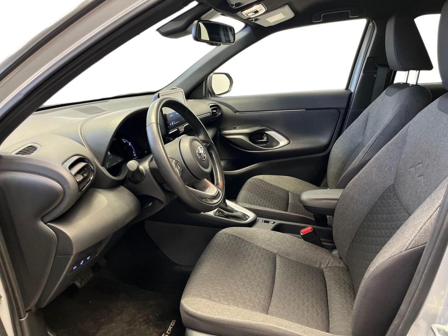 TOYOTA Yaris Cross 2024