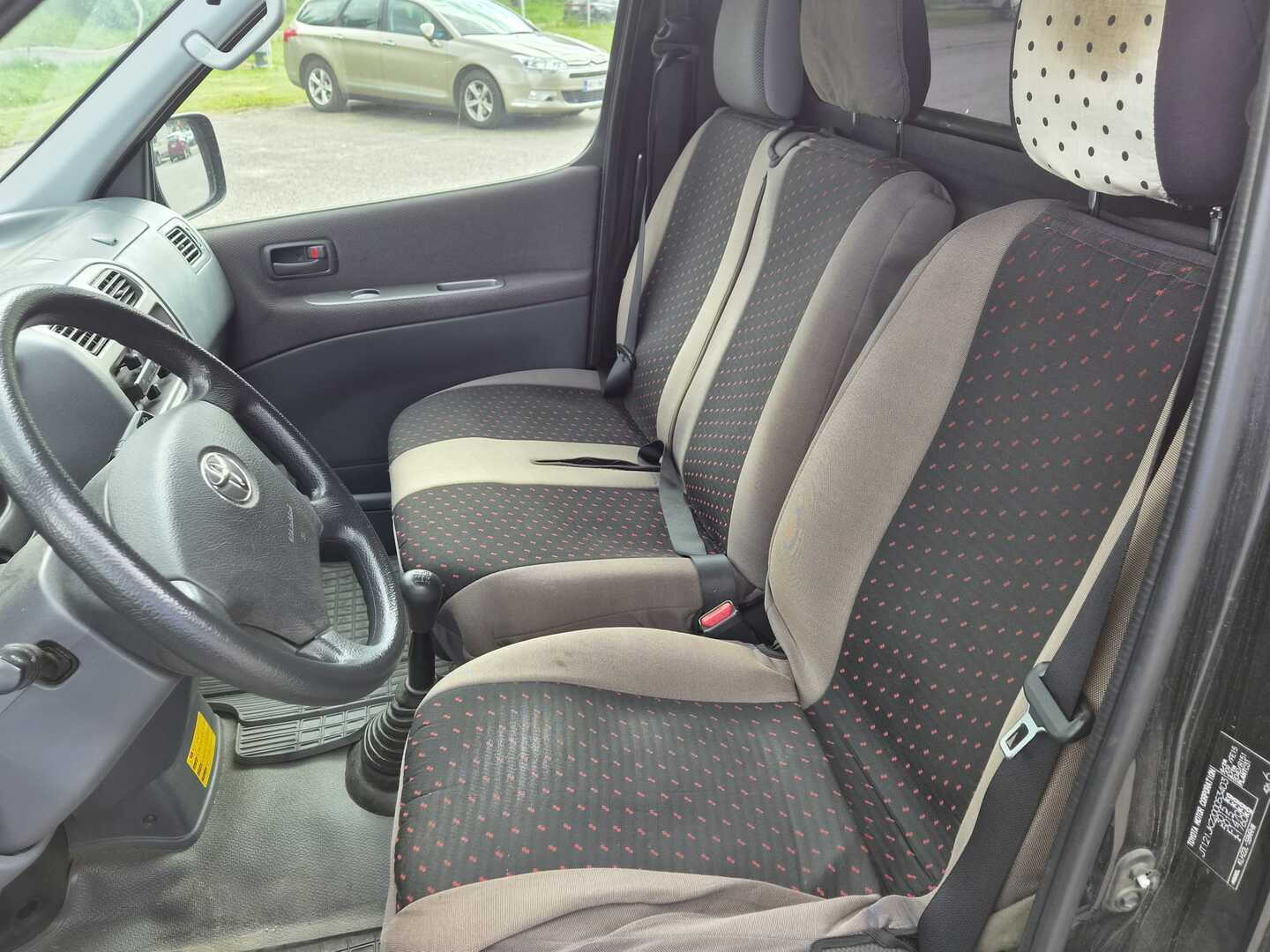 TOYOTA Hiace 2010