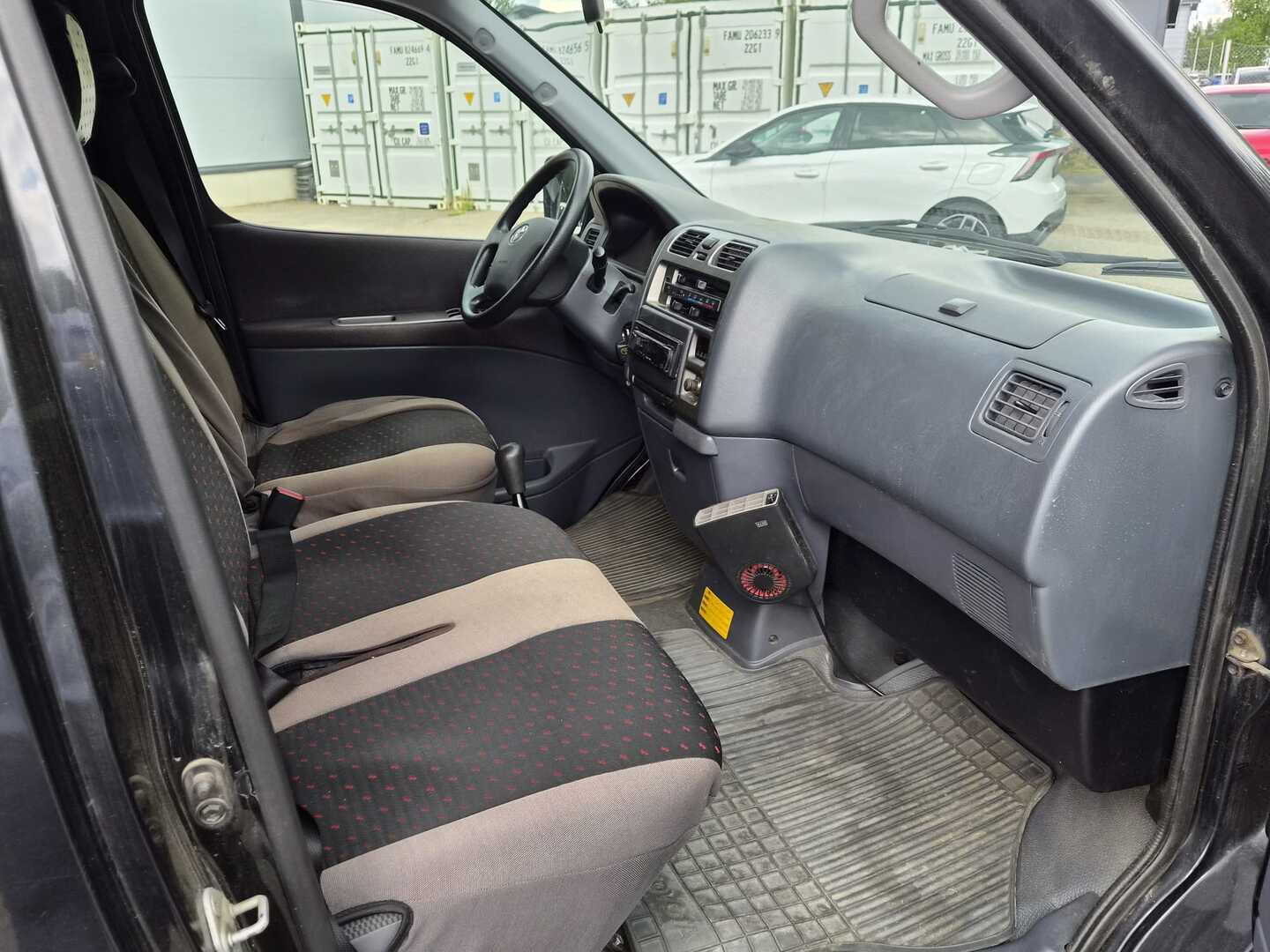 TOYOTA Hiace 2010