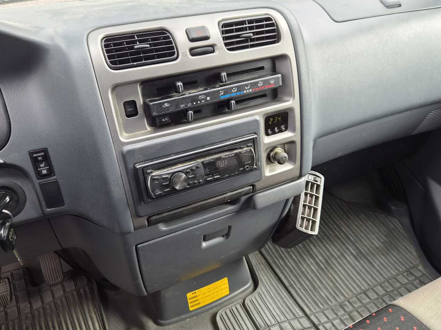TOYOTA Hiace 2010