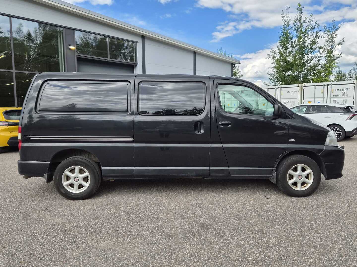 TOYOTA Hiace 2010