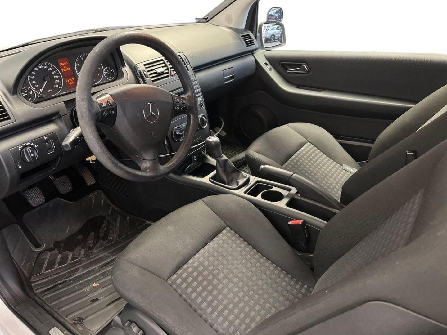 MERCEDES-BENZ A 2010