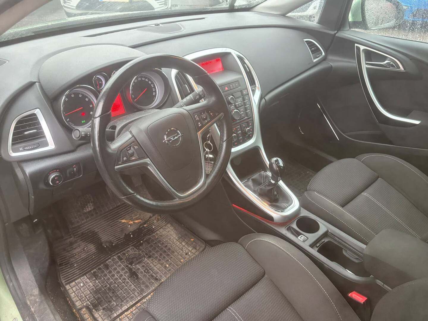 OPEL Astra 2011