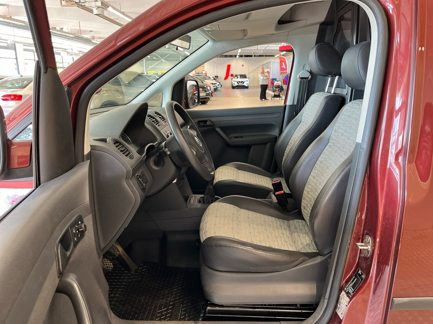 VOLKSWAGEN Caddy 2013