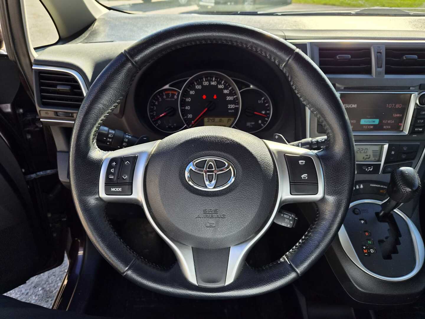 TOYOTA Verso-S 2012