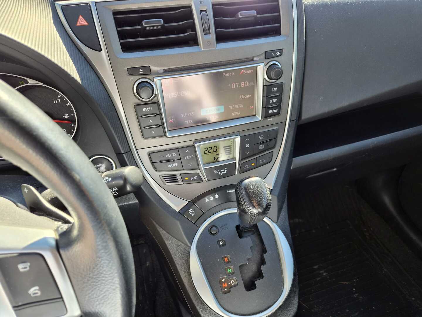 TOYOTA Verso-S 2012