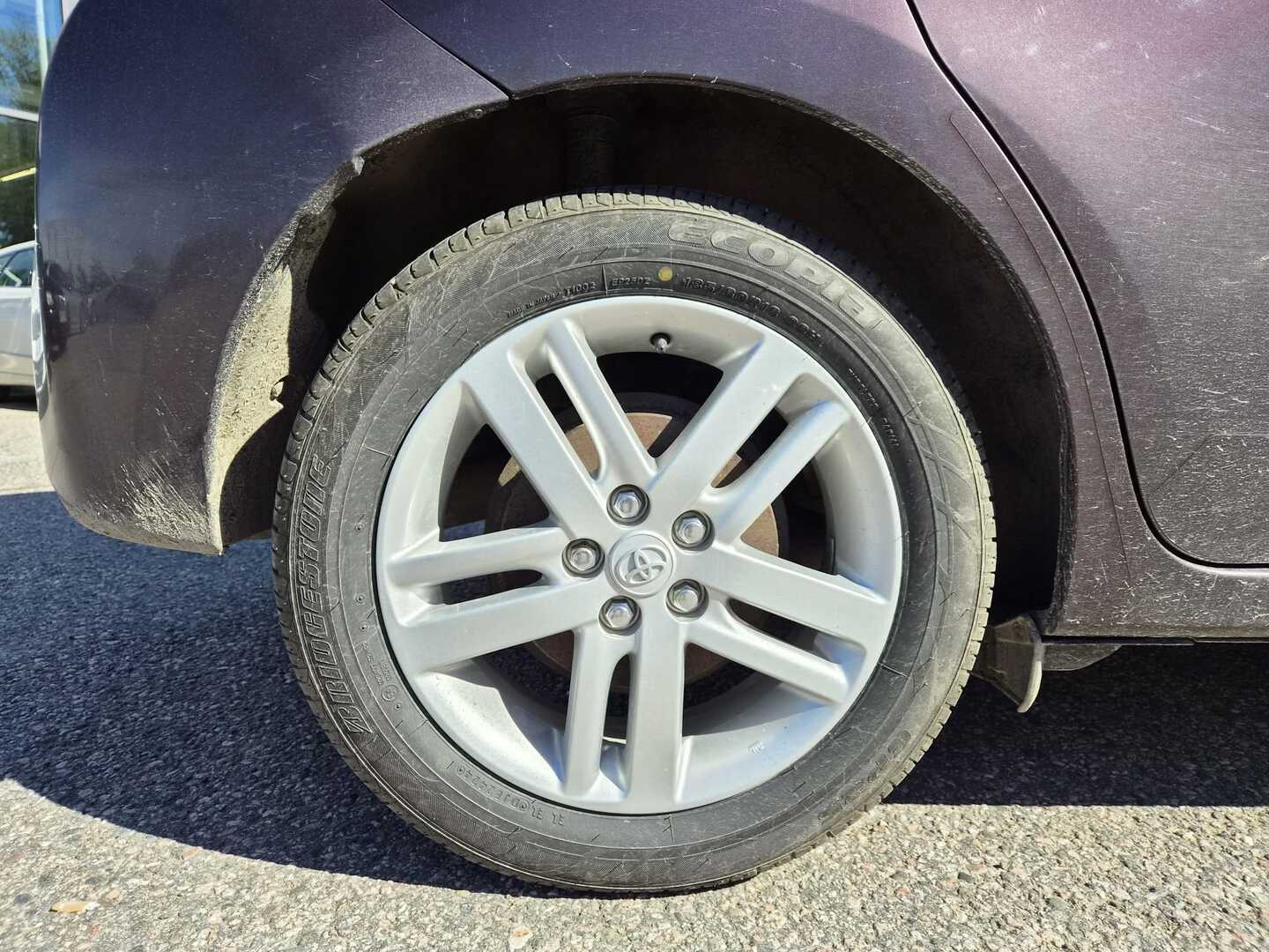 TOYOTA Verso-S 2012