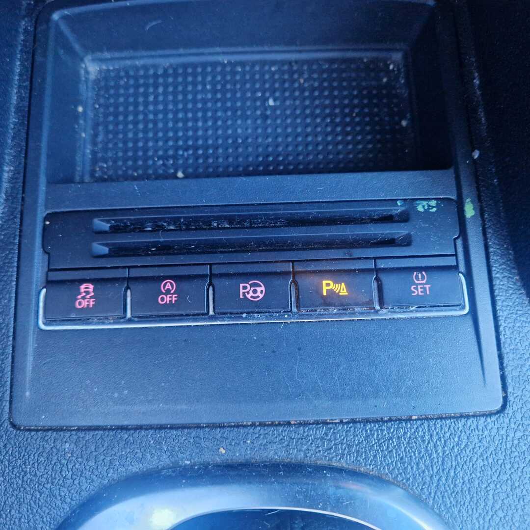 VOLKSWAGEN Touran 2015