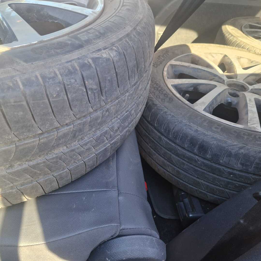 VOLKSWAGEN Touran 2015