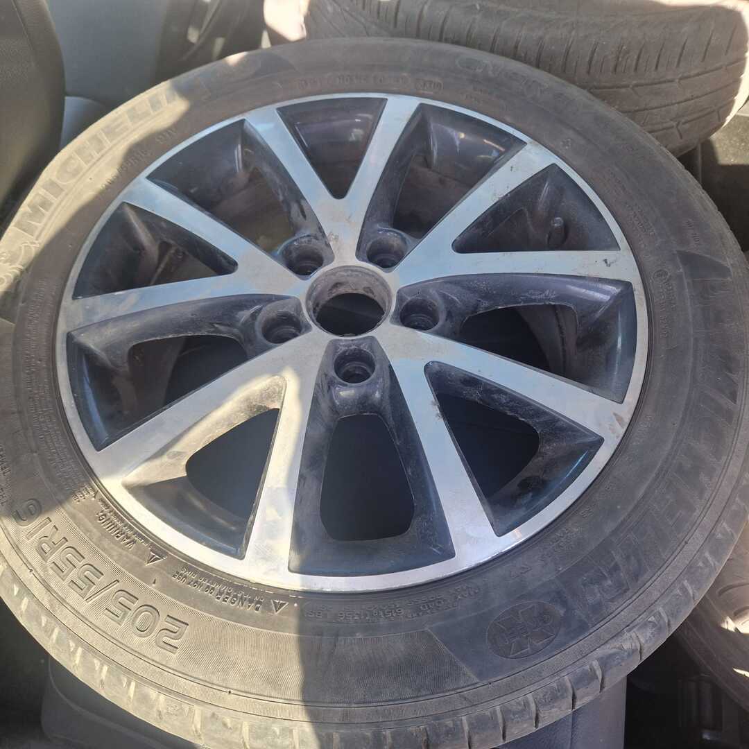 VOLKSWAGEN Touran 2015