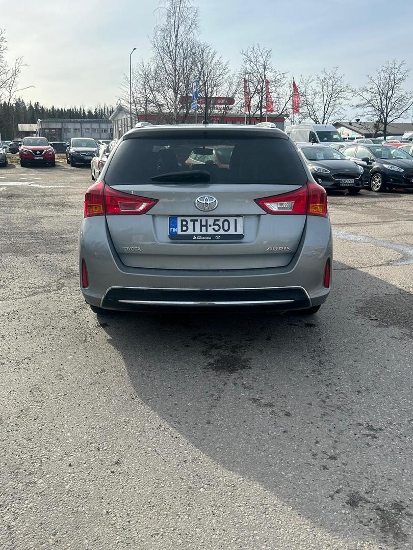 TOYOTA Auris 2015
