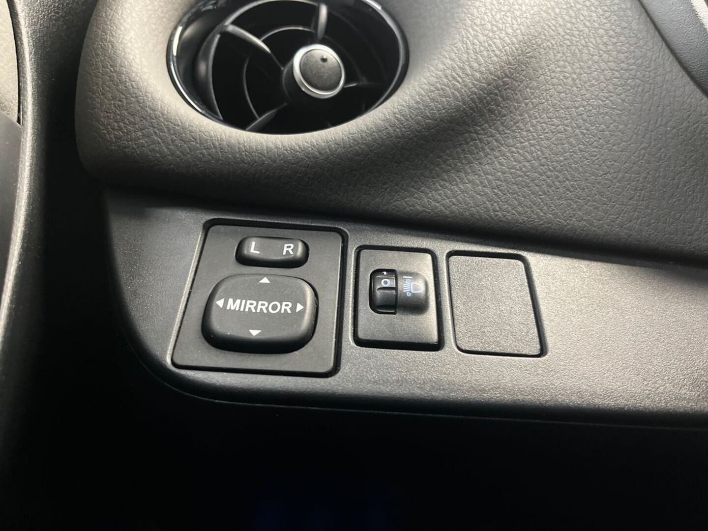 TOYOTA Yaris 2017
