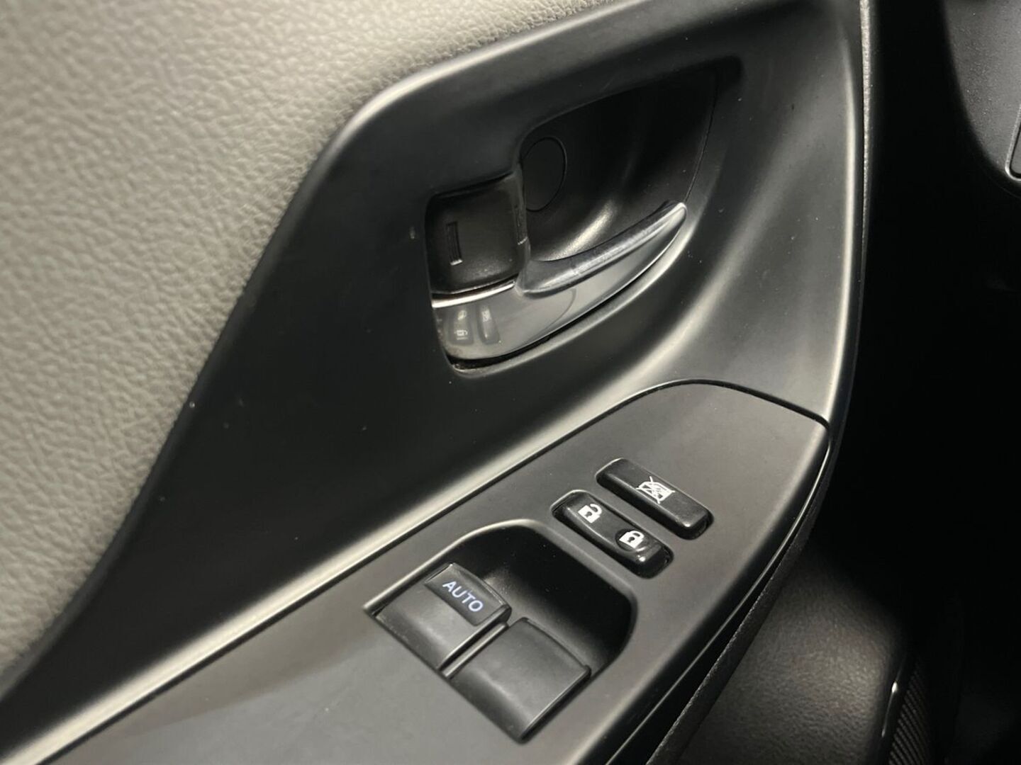 TOYOTA Yaris 2017