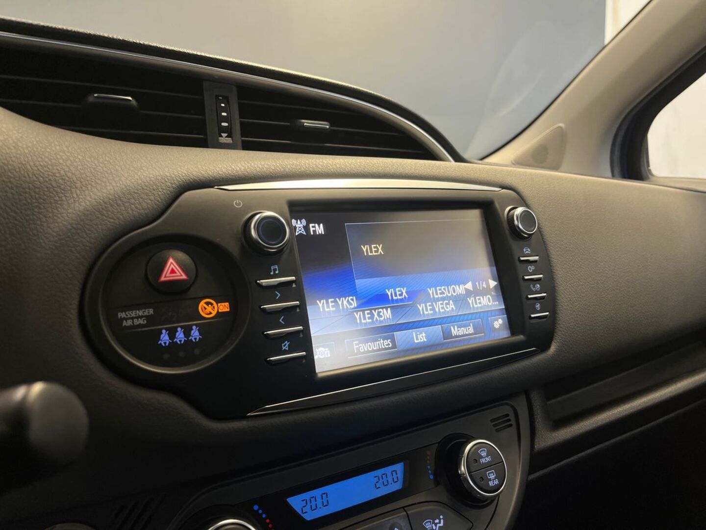TOYOTA Yaris 2017