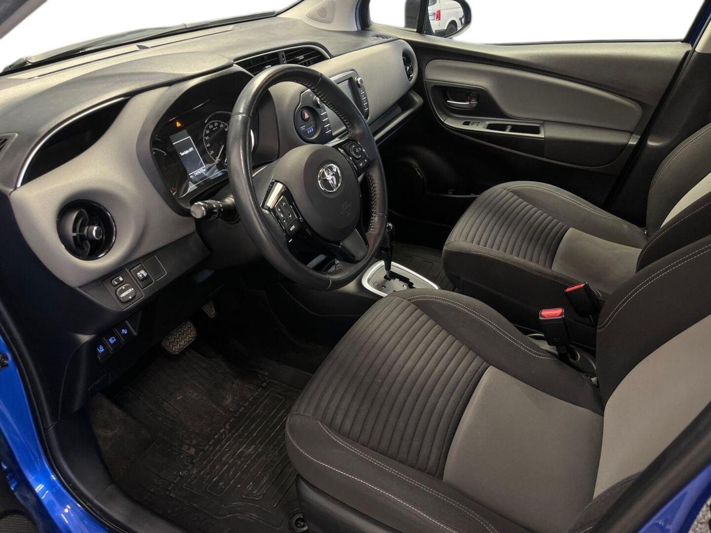 TOYOTA Yaris 2017