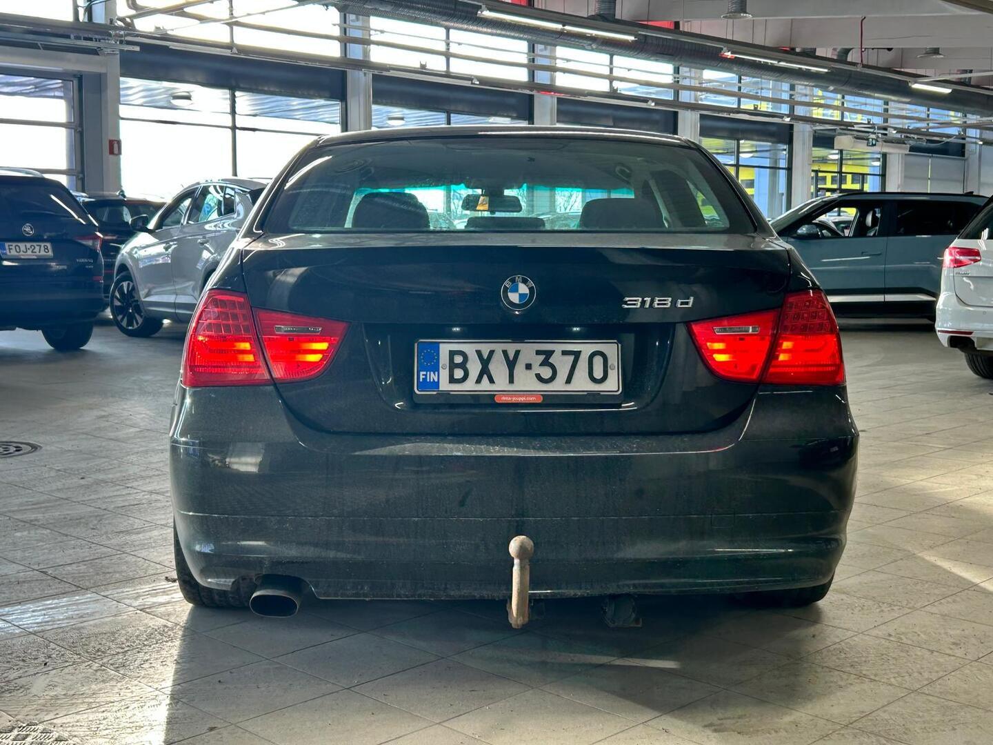 BMW 318 2011