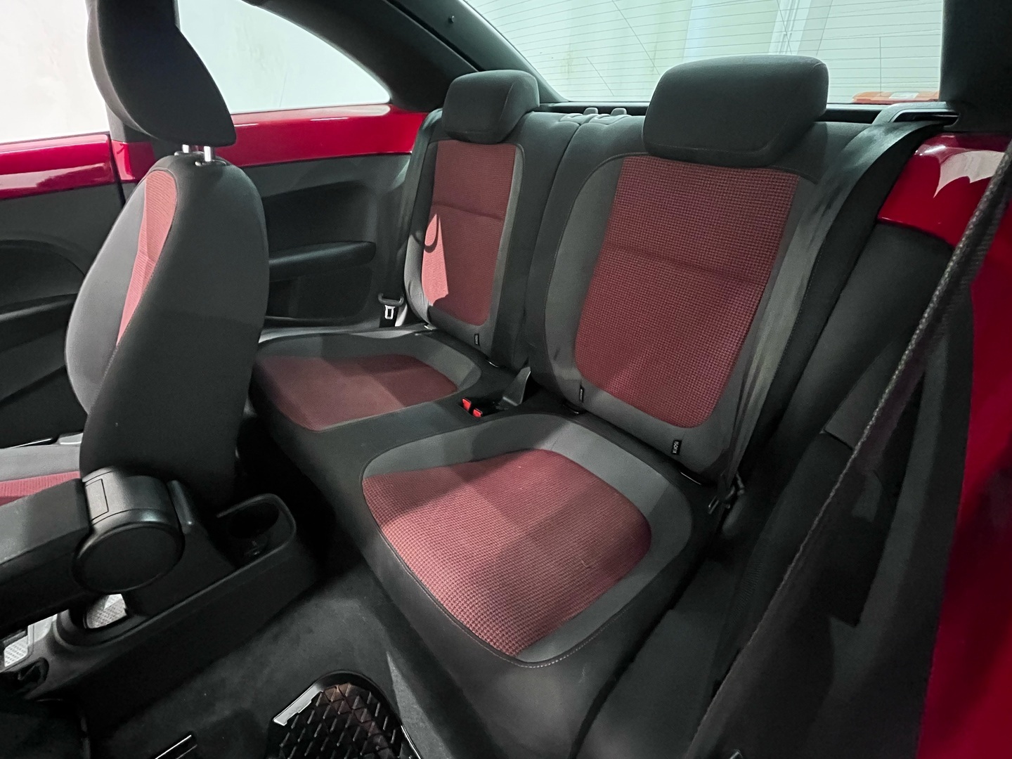 VOLKSWAGEN Beetle 2015