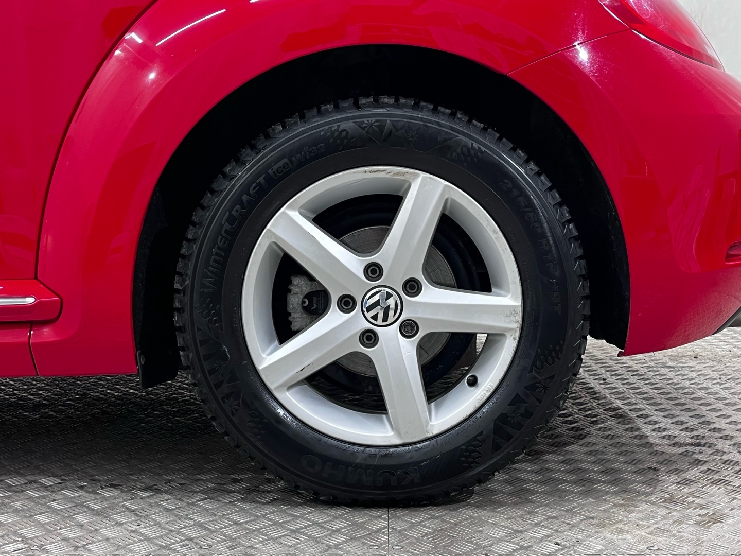 VOLKSWAGEN Beetle 2015