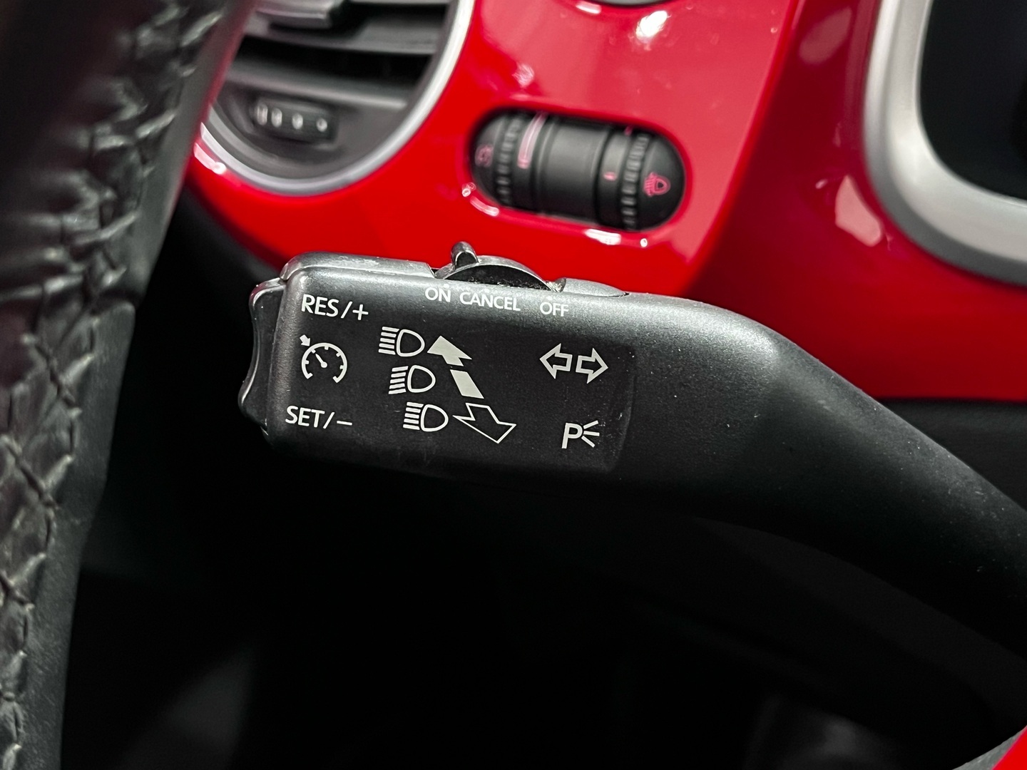 VOLKSWAGEN Beetle 2015