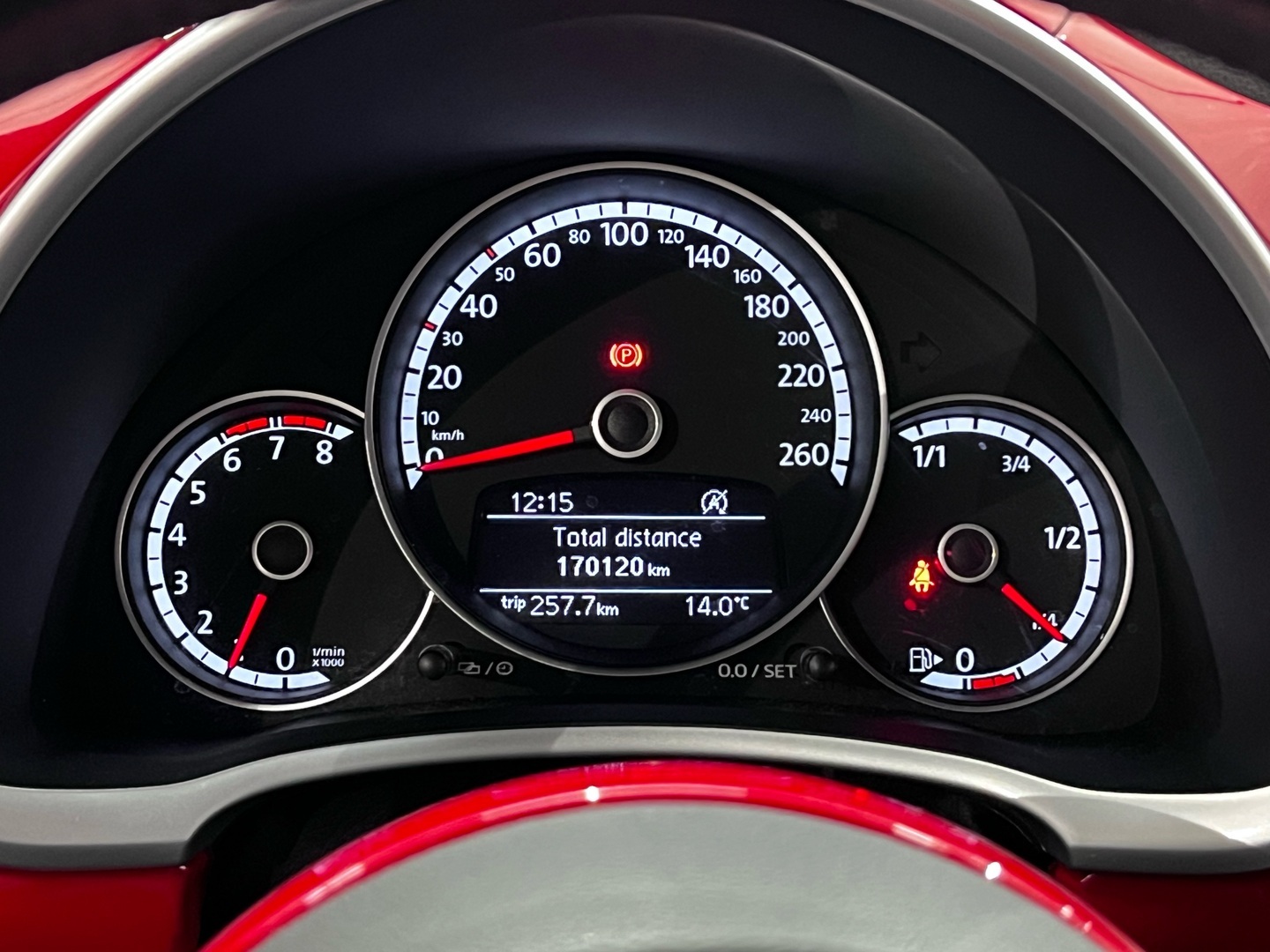 VOLKSWAGEN Beetle 2015