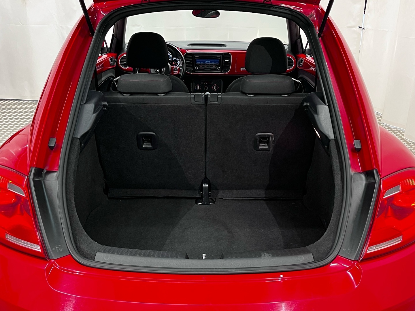 VOLKSWAGEN Beetle 2015