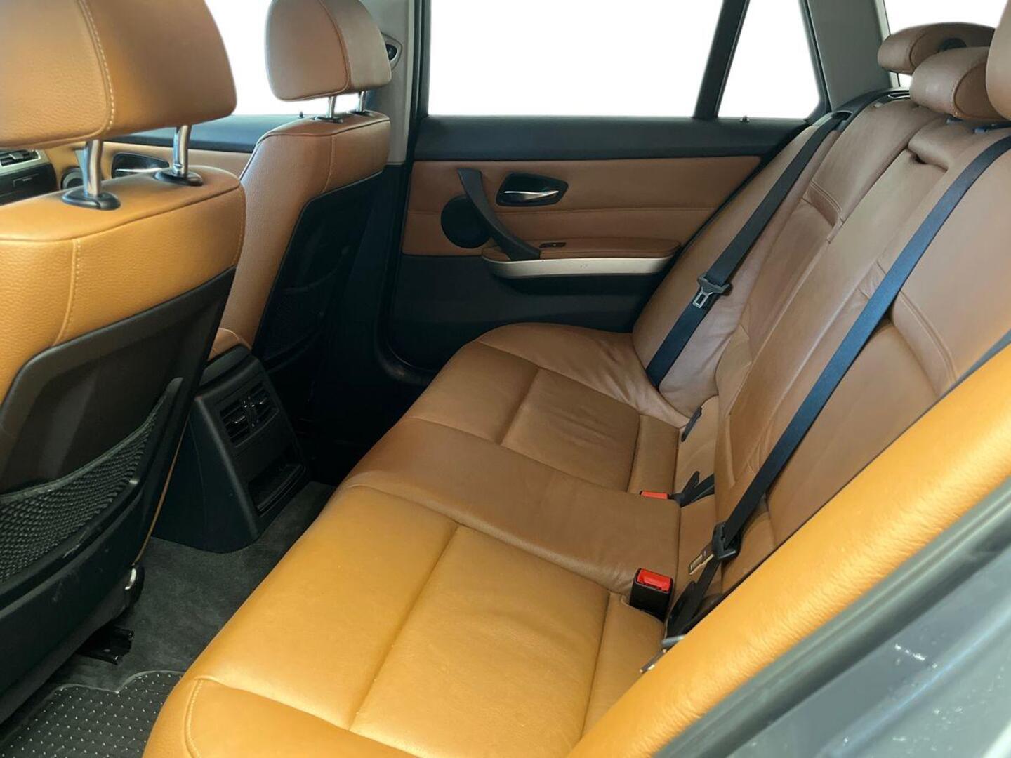 BMW 320 2011