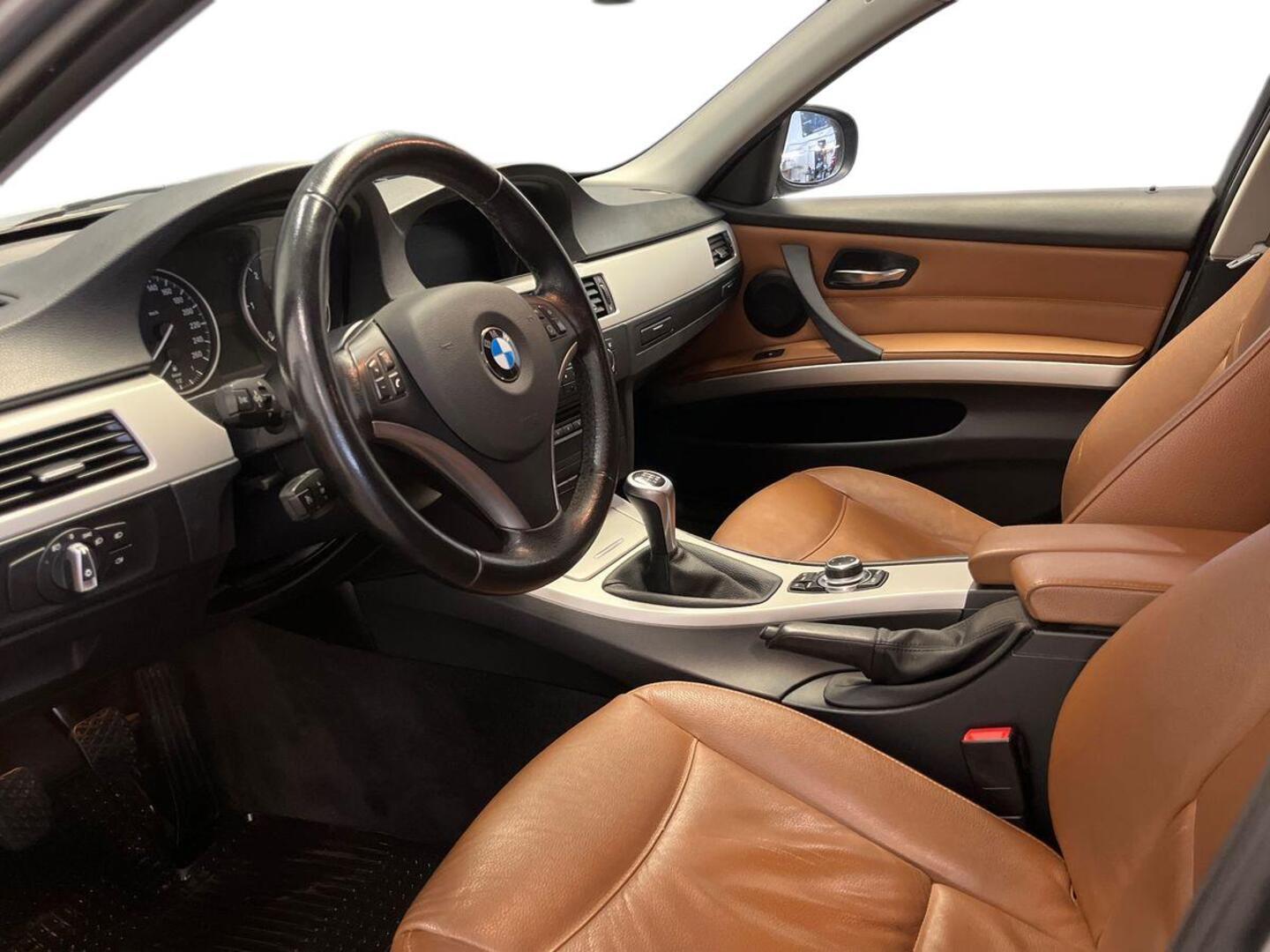 BMW 320 2011