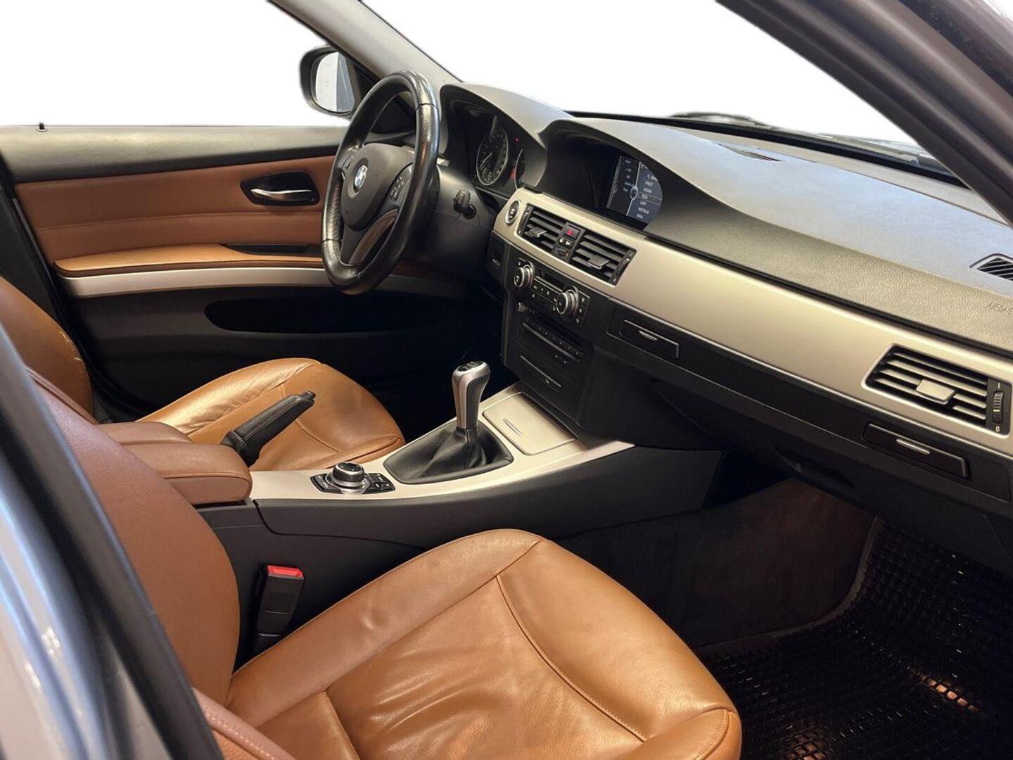 BMW 320 2011