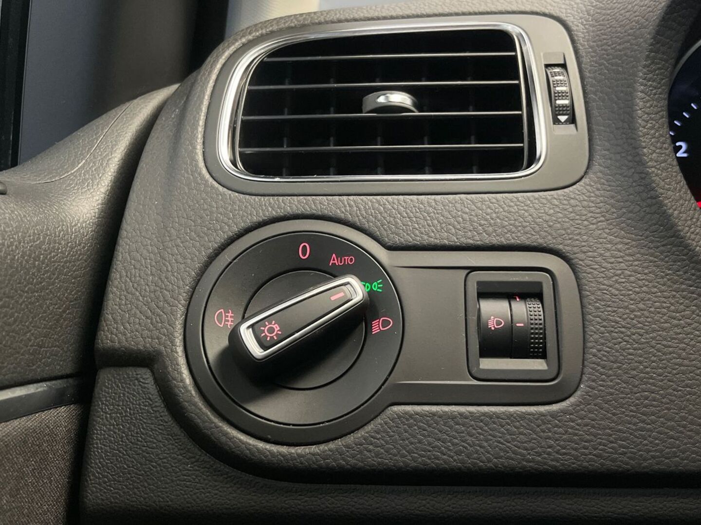 VOLKSWAGEN Polo 2014