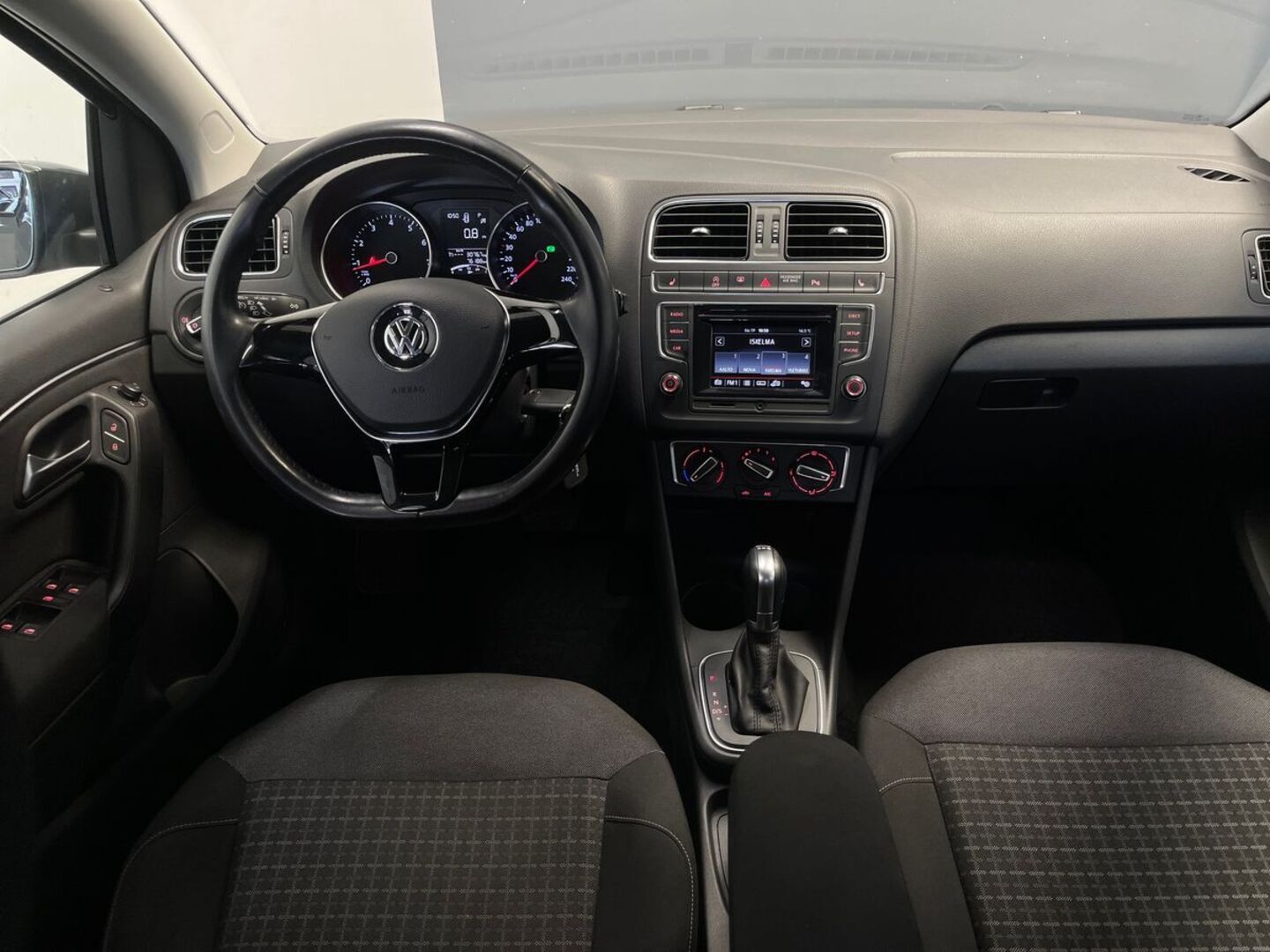 VOLKSWAGEN Polo 2014