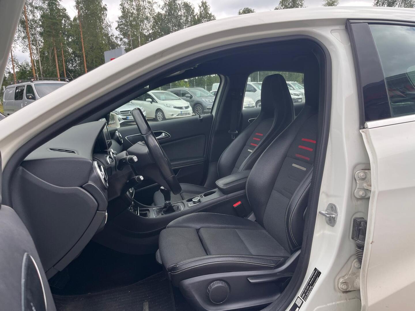 MERCEDES-BENZ A 2017