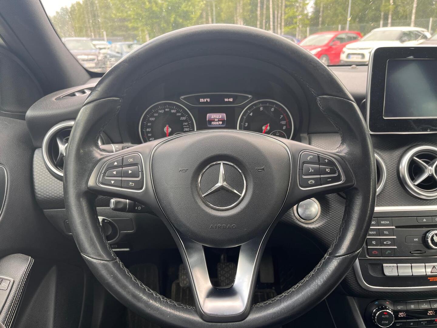 MERCEDES-BENZ A 2017
