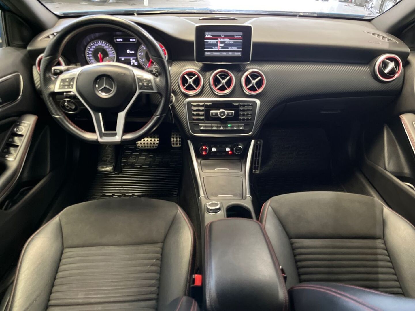 MERCEDES-BENZ A 24