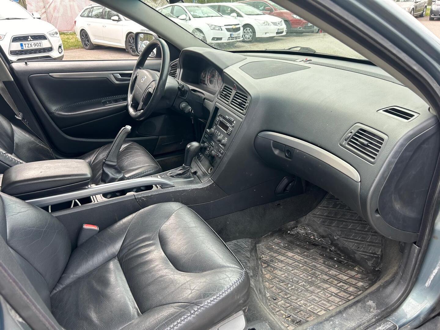 VOLVO XC70 2003