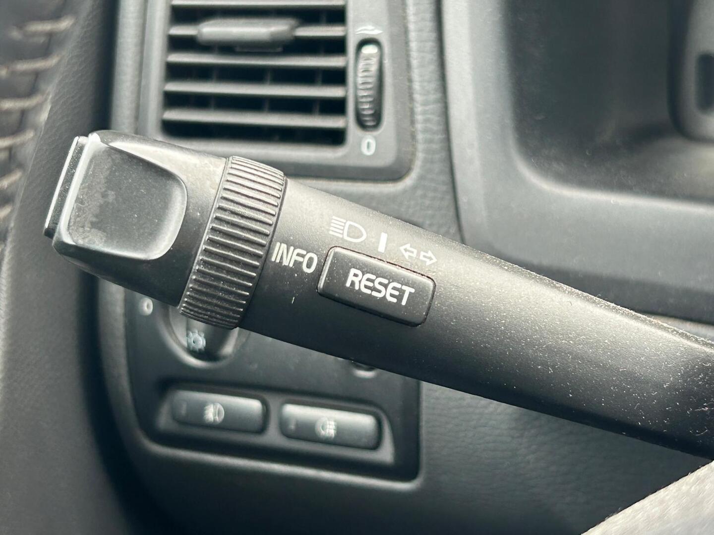 VOLVO XC70 2003