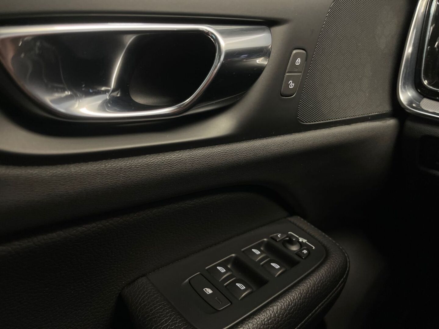 VOLVO V60 25