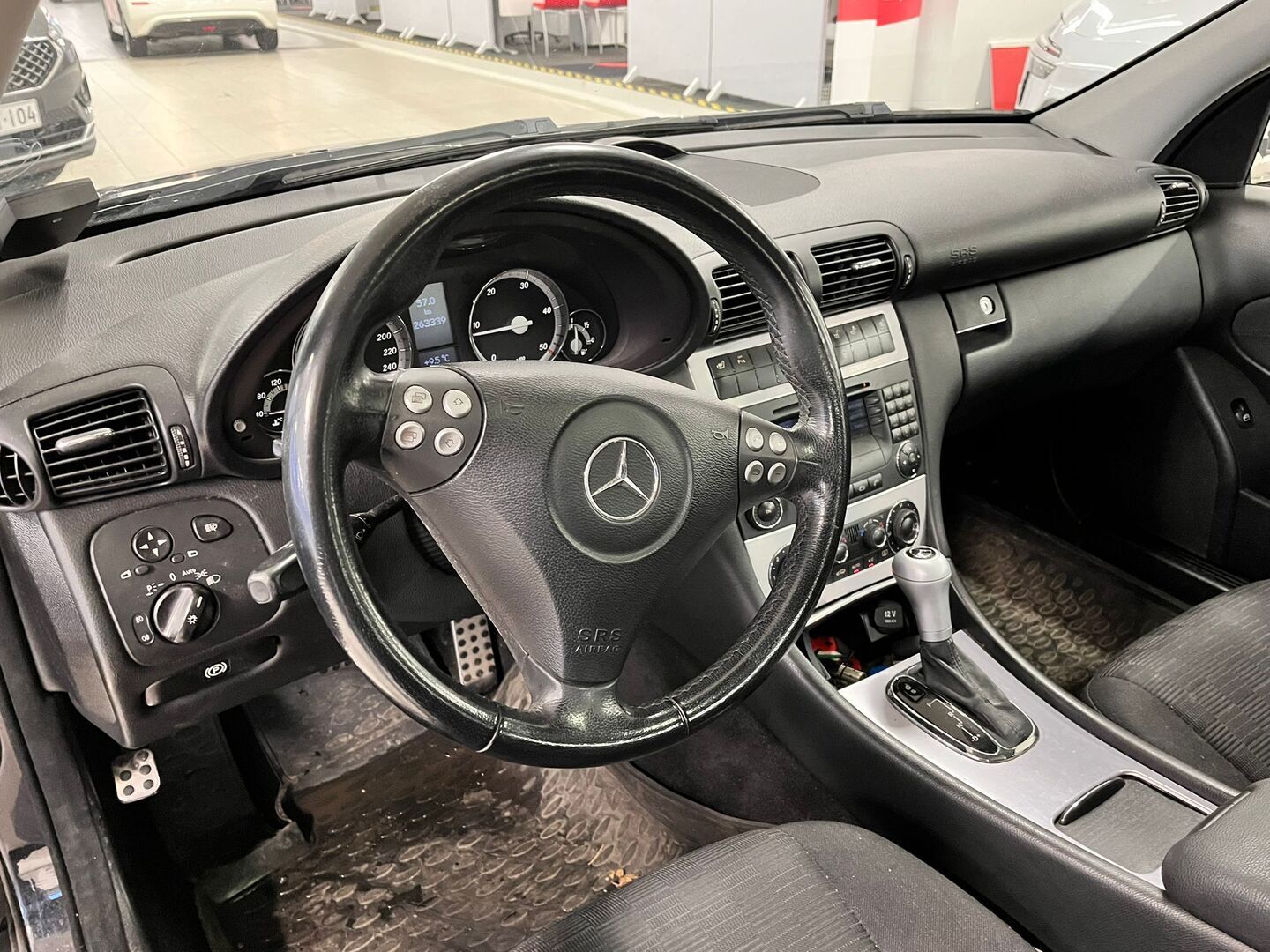 MERCEDES-BENZ C 2005