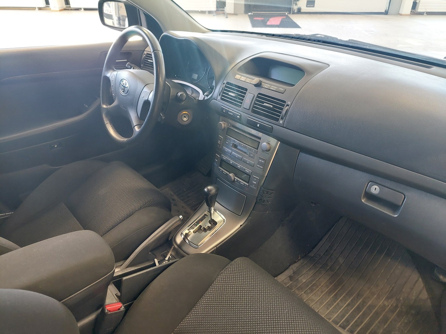 TOYOTA Avensis 2005