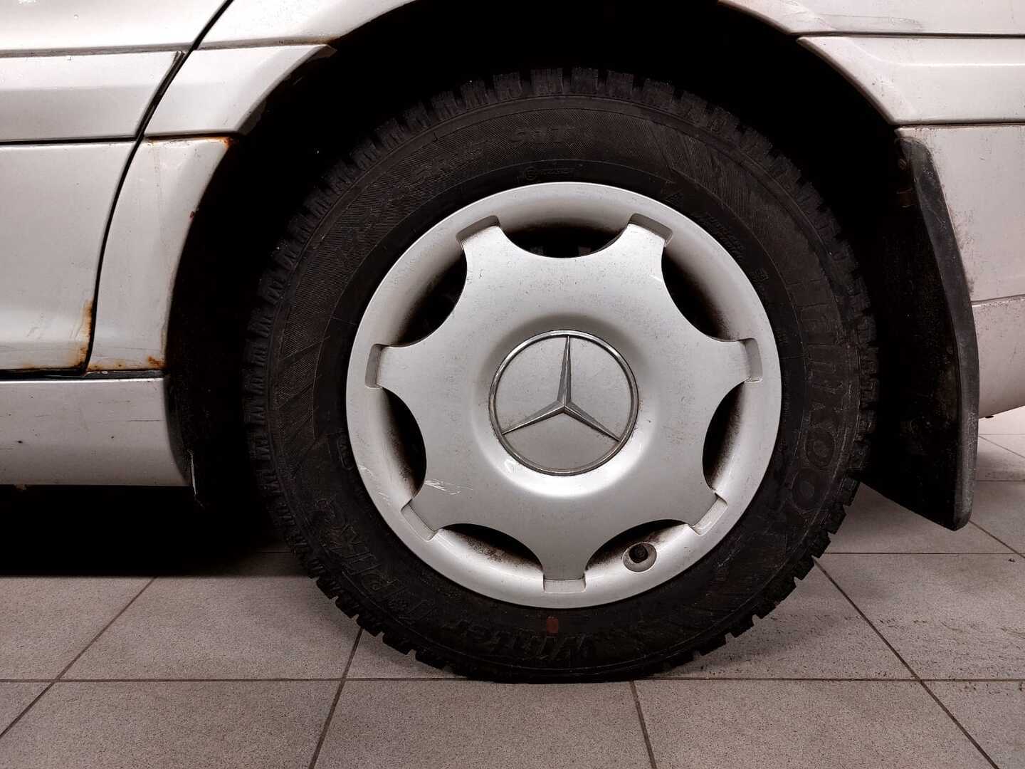 MERCEDES-BENZ C 2002