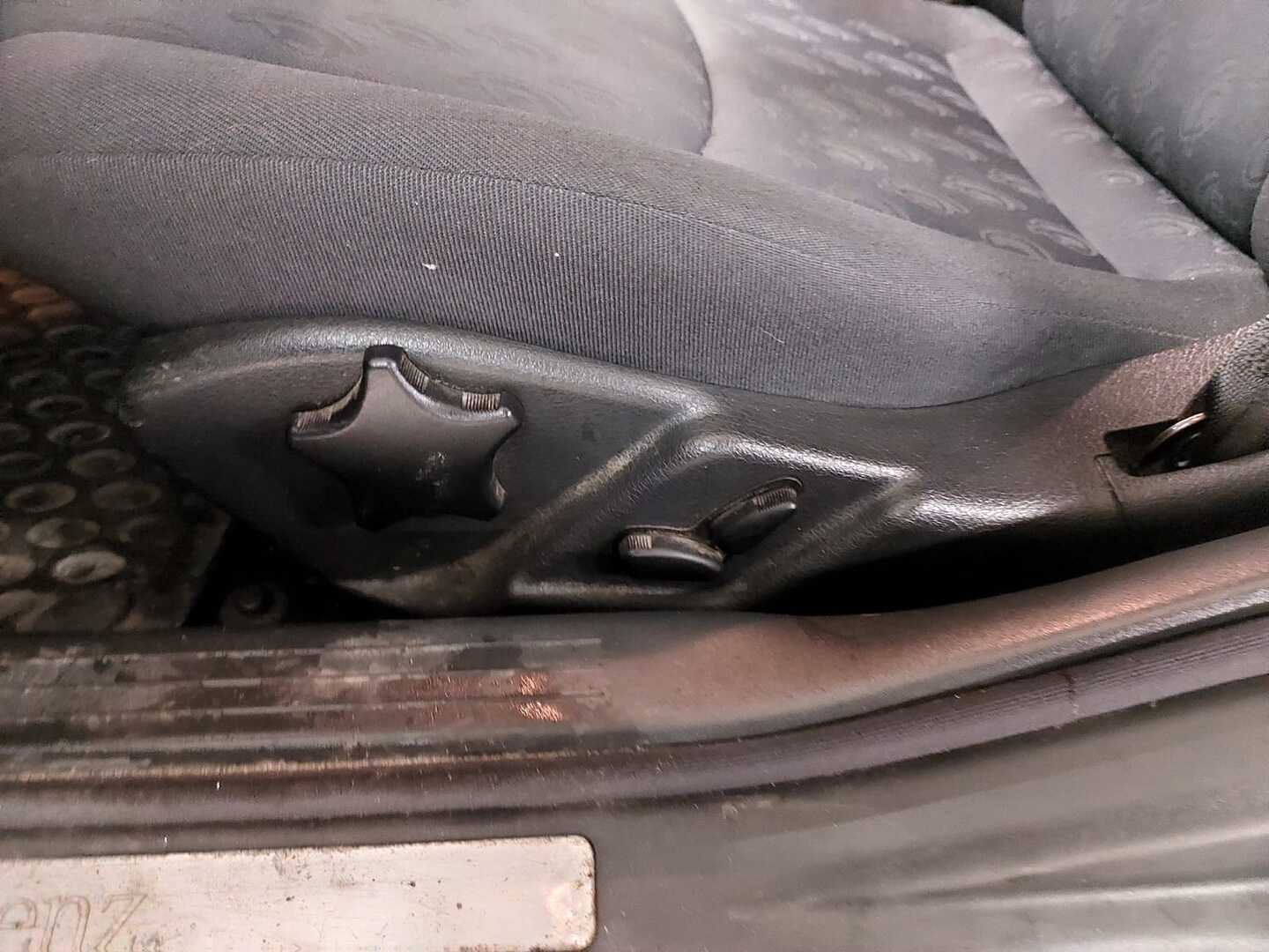 MERCEDES-BENZ C 2002