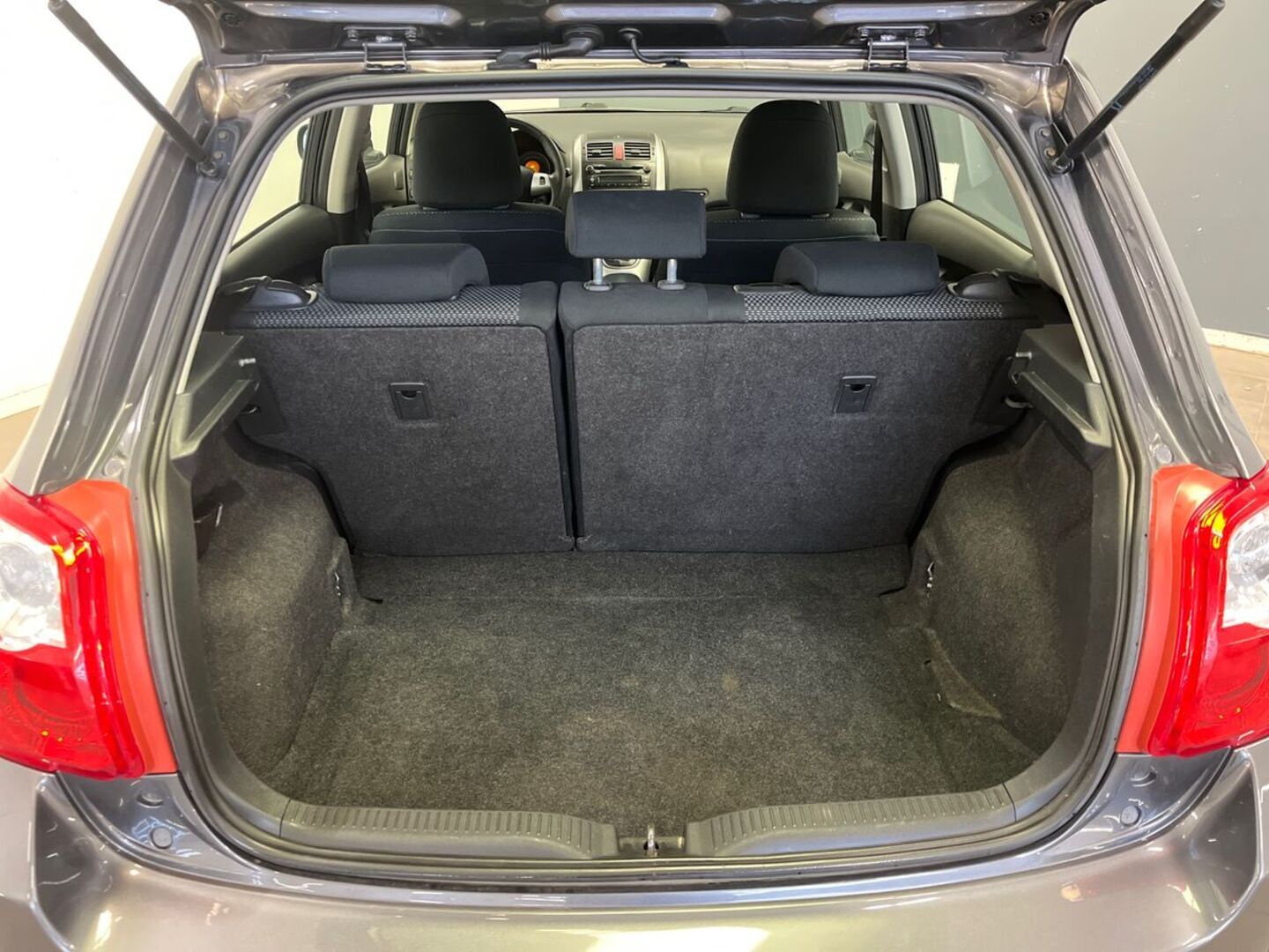 TOYOTA Auris 11